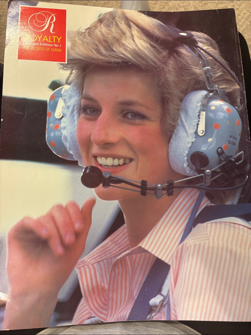 Royalty For Me 'The Decade of Diana' Collector Magazine - Blue Cover - Picture 2 of 2
